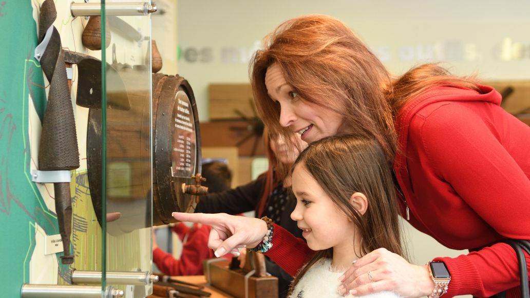 Visite intérieur du château musée de Senonches dans le Perche